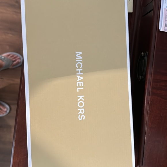 Brand new Michael Kors Sandals. Size women’s 10 - Picture 3 of 3